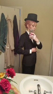 vulpismajor:  Pearl costest for AWA (without the makeup, gotta figure that out tomorrow!) Gotta fix the wig just a bit, but considering it is the worst wig I have ever had the displeasure of buying it turned out okay!!!  Gotta take up the pants an inch