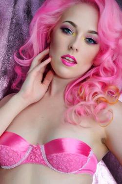 sissydebbiejo:Such a sexy look for a sissy. Pink hair, pink eyeshadow, pink lips and pink bra.