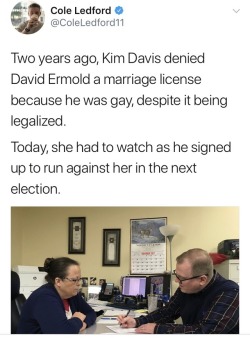 ringleader-of-the-tormentors:  aimabovethetarget:  weavemama:  THIS NEEDS TO BE PUT IN A HISTORY BOOK  I HOPE he takes her seat, too.   