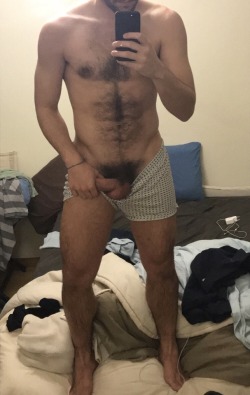 alanh-me:    37k+ follow all things gay, naturist and “eye catching”   