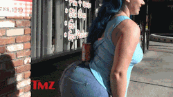 bullyhurley:  Elke the Stallion Follow my blog for more exclusive gifs =) bullyhurley.tumblr.com   Her AZZ is so PHAT, that can isnt even on dat shit. FUCK!