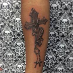 #Tattoo #tatuaje #tattoos #tatuajes #tatu #tatus #ink #inklove #cruz #rosario #cristo #crist #sombras #gris #blanco #shadow #venezuela #lara #barquisimeto #colombia #real #realista #realistic