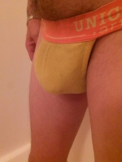 tattootodd80:  Pissing my yellow jockstrap  Would love to see this stud piss in his jeans.