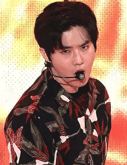 lawlliets:  Suho - The Eve @ M Super Concert (180909)