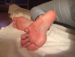i-like-feet:Just look at those sexy soles. This was sent in by @prettyfeet1998 