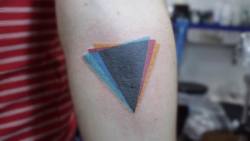#tattoo #tatuaje #tatu #triangle #triangulo #colores #colors #black #blue #yellow #red #brazo con el bro @orlandob y la dr. @dravallenilla :) #barquisimeto #lara #Venezuela #gabodiaz04