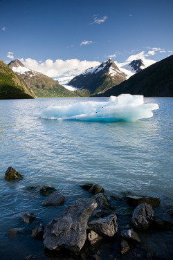 toofarnorth:  Portage Lake Iceberg by Mark Frisco on Flickr. 