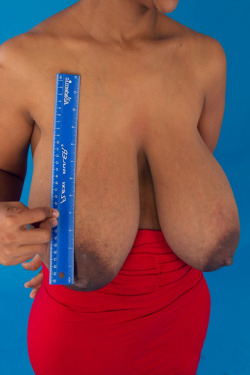 boobstitsperfectbodies:Busty and saggy ebony lady with massive hangers and areolas