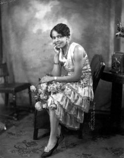 aiffe:  I got an ask saying that the post I reblogged about Esther Jones didn’t actually have a picture of her, but of another woman taken in 2008, though the story about her act being the uncredited and unpaid source material for Betty Boop was still