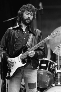 rockislove:  Eric Clapton with his favourite Fender Stratocaster, “Blackie”.