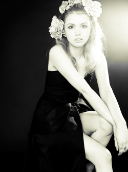 freddiemylove:  stilinchesterr:  Hannah Murray in Beauty Rebel Magazine  Skins blog 