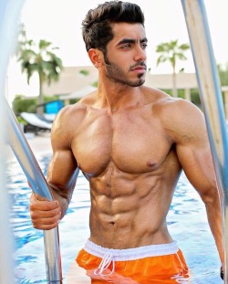 arabfitnessgods:  Stalking this hot Qatari doctor from Doha.  Meet Dr. Mayed Ultimate Muscle Hunk from Qatar. His washboard abs is everyones dream, perfect pecs and perfect body build.  If you’re sick 😷 call this doctor quick.   💯% Prime Arab