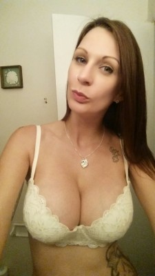 beautifullyspoiled:  My boobs look huge. Loving my new bra