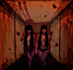 kosplaykitten:  Fatal Frame 2 - Twins by StellaChuuLook What the Kat Dragged in at Kosplay Kitten’s PlayGround | KosPlayGround.com | Facebook | Twitter | Google+ | Wordpress | Blogspot |