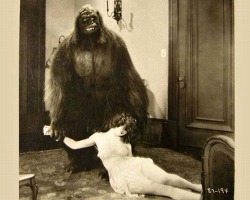 The Gorilla - Alfred Santell, 1927.