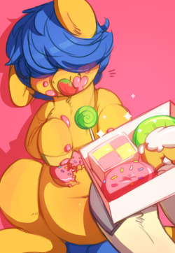 wolfnanaki:  zonkpunch:  I love it when cousin Cream Puff visits P:  Lemon Puffs please stop being so cute. It hurts.  Cutie &gt;w&lt;