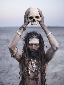 house-of-gnar:  Aghori ascetics The Aghori are ascetics of the Shaiva Hindu sect. They reside on the outskirts of Hinduism and are known for their post mortem rituals and covering themselves in ceremonial ashes. read more about there views of death here