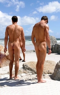 nakedblokes:  Naked blokes. That’s it. Nothing else.  nakedblokes.tumblr.com. follow. ask. submit. archive.