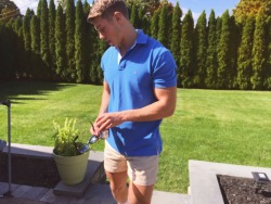jacques-yvan:  iloveguyswearingshorts:  derekbinsack:  Wearing shorts in October &gt;&gt;&gt;&gt;  You always looks amazing in shorts!  Yes, I know! 
