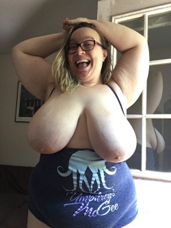 8erotic:  thewelldocumentedslut:  It’s Monday! Which calls for inappropriately fitting tank tops, double chins, and happy smiles!! :D Also Umphery’s McGee!! \m/  We love sexy, confident women!! 