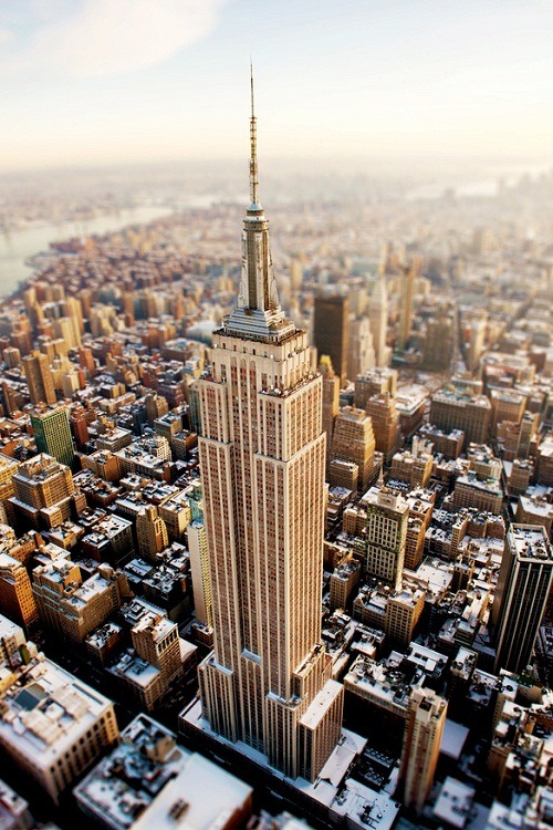 alecsgrg: Empire State Building by: Noam Galai 