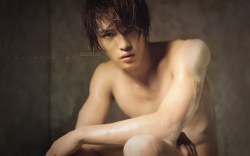 kpopisforporn:  The gods did something really right when they made this man’s body. That’s all I have to say. -admin wander- 