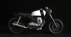 caferacerpasion:  Wow! Moto Guzzi 750 Cafe Racer by Venier Custom Motorcycles.Muy guapa esta Moto Guzzi de color blanco Â¿Te gusta? www.caferacerpasion.com