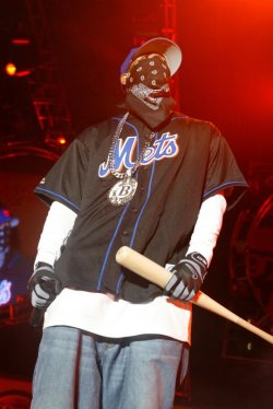 life-from-da-bassment:  The Game beefing with 50 Cent &amp; G-Unit threw his G-Unit chain in the crowd while the crowd chanted “G-UNOT!” during his performance at Summer Jam 2005.