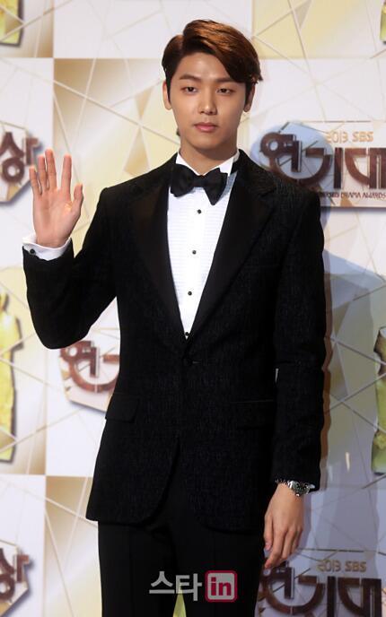 [Photos] Kang Minhyuk @ SBS Drama Awards 2013 Tumblr_myo892jGiY1qdvd1ho3_500