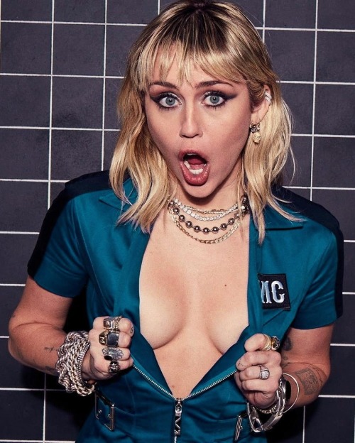 celebrity-cleavage:Miley Cyrus