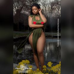 The infamous green dress is BACK!!!! London @mslondoncross working the long hair and showing off her Coke bottle figure   #blog #NYC #blackhairstyles  #magazine  #thick  #fit #fitness #fashion #Model  #baltimore #honormycurves #photosbyphelps #nyc #dmv
