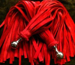 edgeplay-co-uk: Matched pair of ball handle floggers: Aluminium handles Red chap suede 40 18” falls each Finished with a Spanish ring knot www.edgeplay.co.uk 
