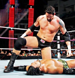 jennifersteele:  iaga:  wwe-4ever:  19+20 of 50 favorite pics of Wade Barrett ♛    So cruel of Wade to shove that thing in Justin’s face like that *shiver*  I wouldn&rsquo;t mind being Justin in that first pic! ;)