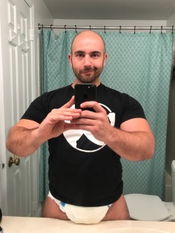 kinkpupslayer:Just casually soaking my diaper here. Sexy guy!