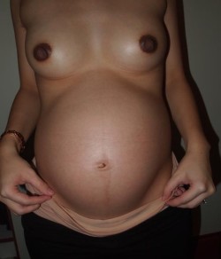 preggofuckpage:Pregnancy is a chance to be extreme! I want it better now! Come and use my pregnant pussy! Click Here!
