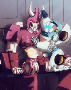 crono8:  lesnee:  rorby:  Careful, Tailgate, Cyclonus’ horns are rather… sensitive. ____ Lesnee&rsquo;s giveaway prize.  Oh my gOD thank you so much dkaasfhak it’s beautiful and I could gush forever but I just.. *stares* omg Cyclonus gnnn aah  Oh