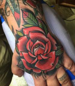 electrictattoos:  tattoosbyanya:Thanks for trusting me with your mitt, Dave! Super fun! #rose #handjob  (at Marlowe Ink Tattoo)   Anya Gladun  