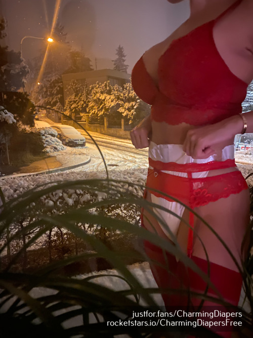 charmingdiapers:  First snow has come. I wear a real vintage diaper, those with plastic feeling, that are no longer in production. Do you like my outfit?