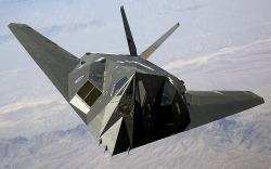 finofilipino:  La curiosa historia del F-117 lockheed: El avión “invisible”.   Las investigaciones sobre aviones invisibles al radar comenzaron muy pronto, casi con la aparición del propio radar allá durante la segunda guerra mundial, pero no