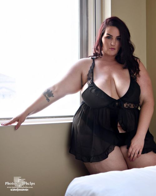 Amazing first shoot with California Plus model Terra Lee @heavenlydmise86  here is our boudoir theme   #plusmodel #bbw #curvymodel #lingerie #plusphotography #fashionplusmodel #plusmodel #photosbyphelps #bedroom #42G #thickthighs Photos By Phelps IG: