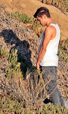 urinatingmen:   beautifulbackside:  collegeguy185:  mynakedbrother:  Zac Efron’s gorgeous penis 😍😍😍  To see more hot pics like these, please follow! Reblogging what I like, and what turns me on. CollegeGuy185  First time I’ve seen the head