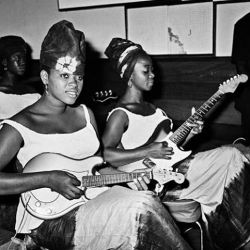 black-sun-tabloid:  mudwerks:  awakonate:  Guitar vibes in Dakar, Senegal | © of Baïdy Sow via @iam_intenseartmagazine  that little 4-string  Fender Mandolin 
