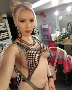 stripper-locker-room:  https://www.instagram.com/mailamustang/