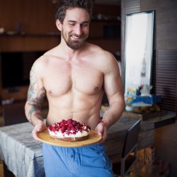 malefeed:  abramov_lex: who wants a piece of cake? 