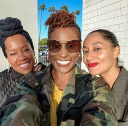 hearttraceeellisross:Hosted a free screening to see ‘Black Panther’   🙅🏾‍♀️🙅🏾‍♀️🙅🏾‍♀️ ~ w/ @issarae and   @iamreginaking #wakandaforever  First thing I noticed&ndash;they all have amazing teeth
