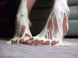 ivrik:  Creamy feet