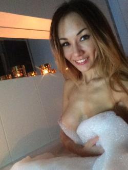 selfieasiangirl:Asian girl selfie nice tits and hot body - TWITTER - @mssdarina More Amateur Asians