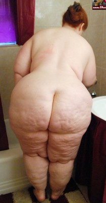 bbwbounty:  swerve2thecurve:  (via TumbleOn)   Hella chunky dumps  that ass is making me hungry