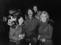 rarecultcinema: Adrienne Barbeau, John Carpenter, Jamie Lee Curtis and Janet Leigh taking a break during filming of The Fog (1980).