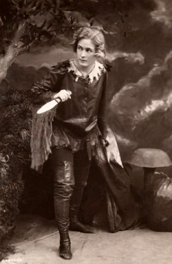 Pauline Chase in Peter Pan, 1905.